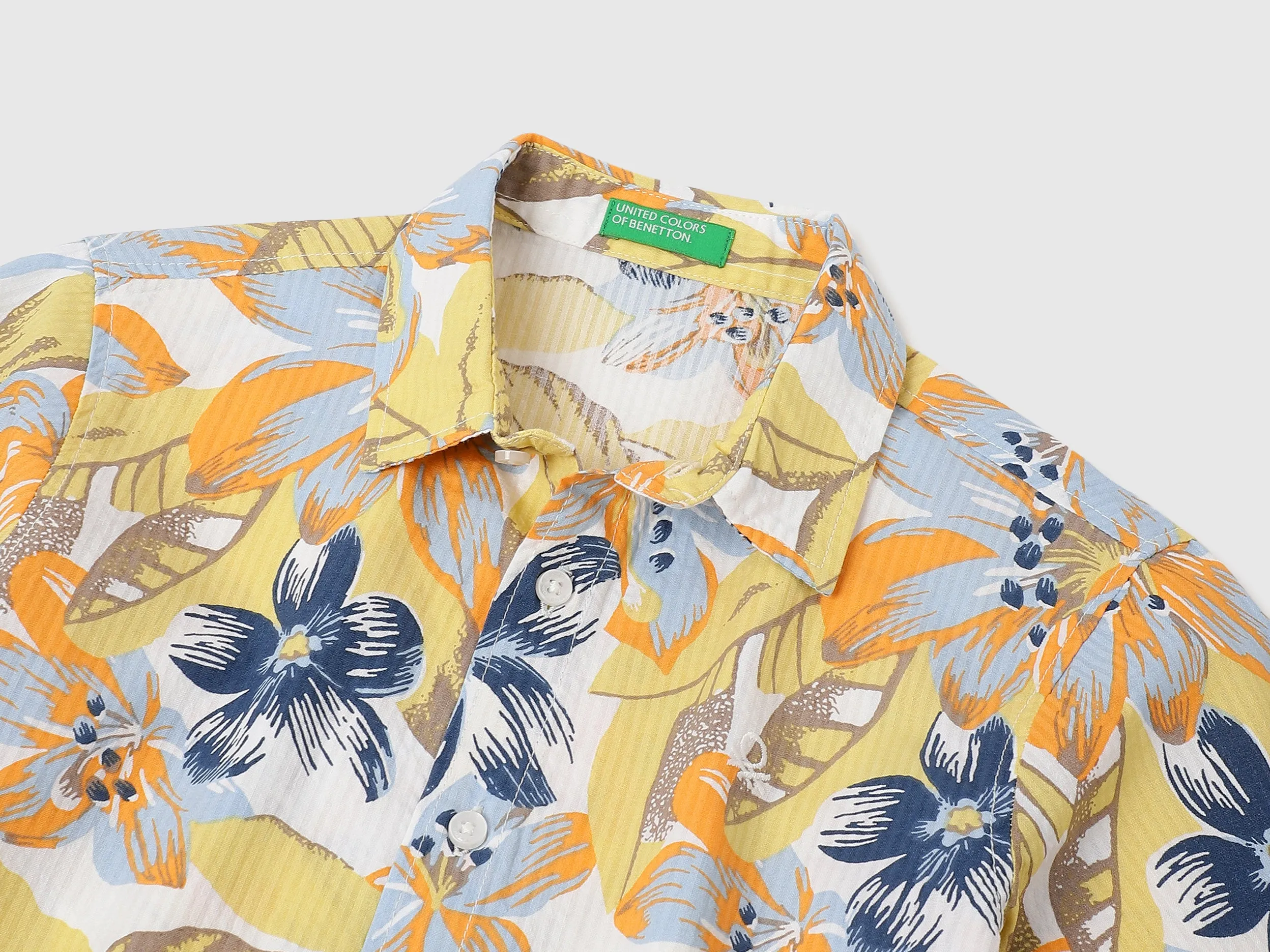 Regular Fit Spread Collar Seersucker Tropical Shirt