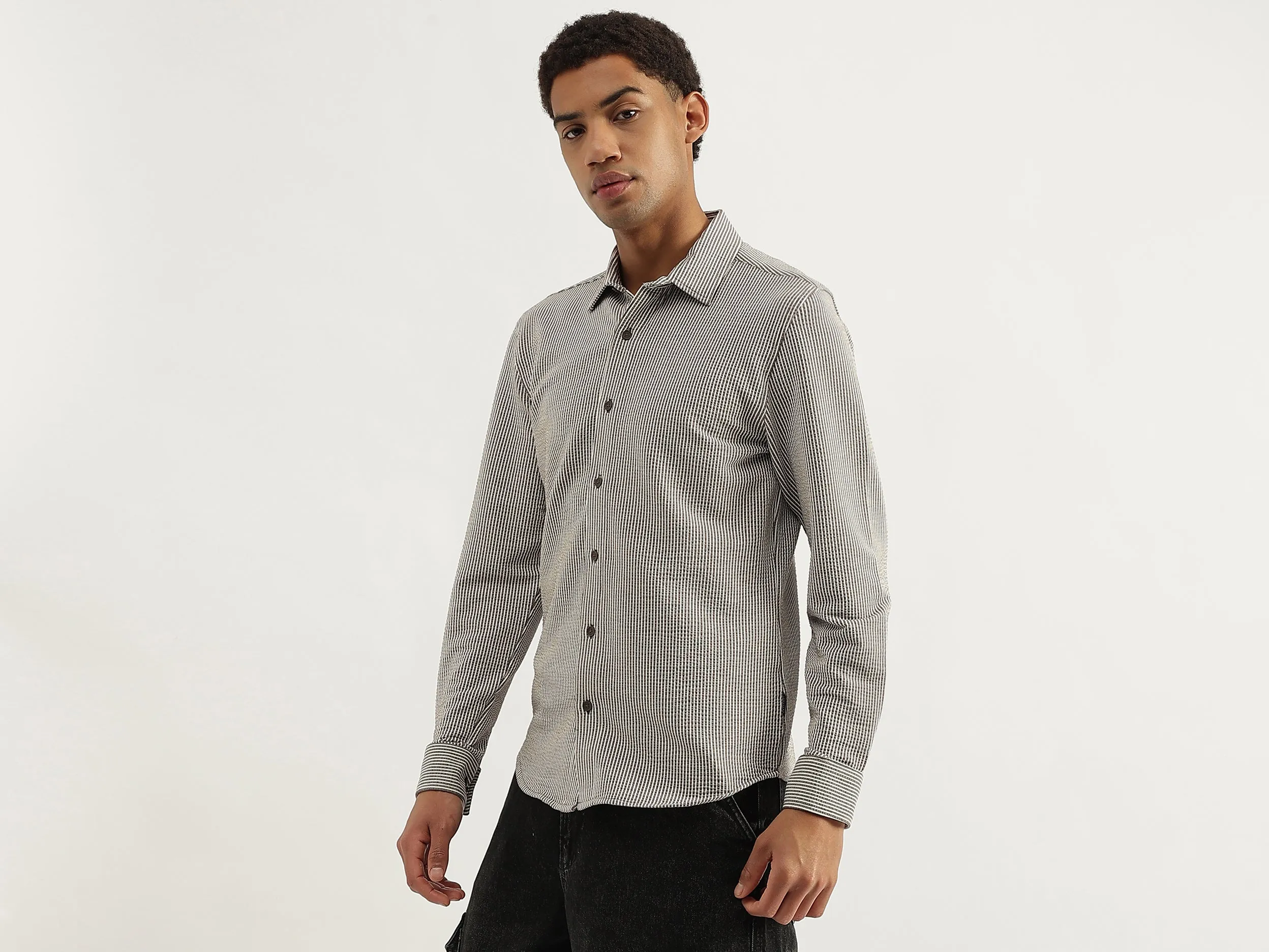 Slim Fit Spread Collar Seersucker Stripes Shirt