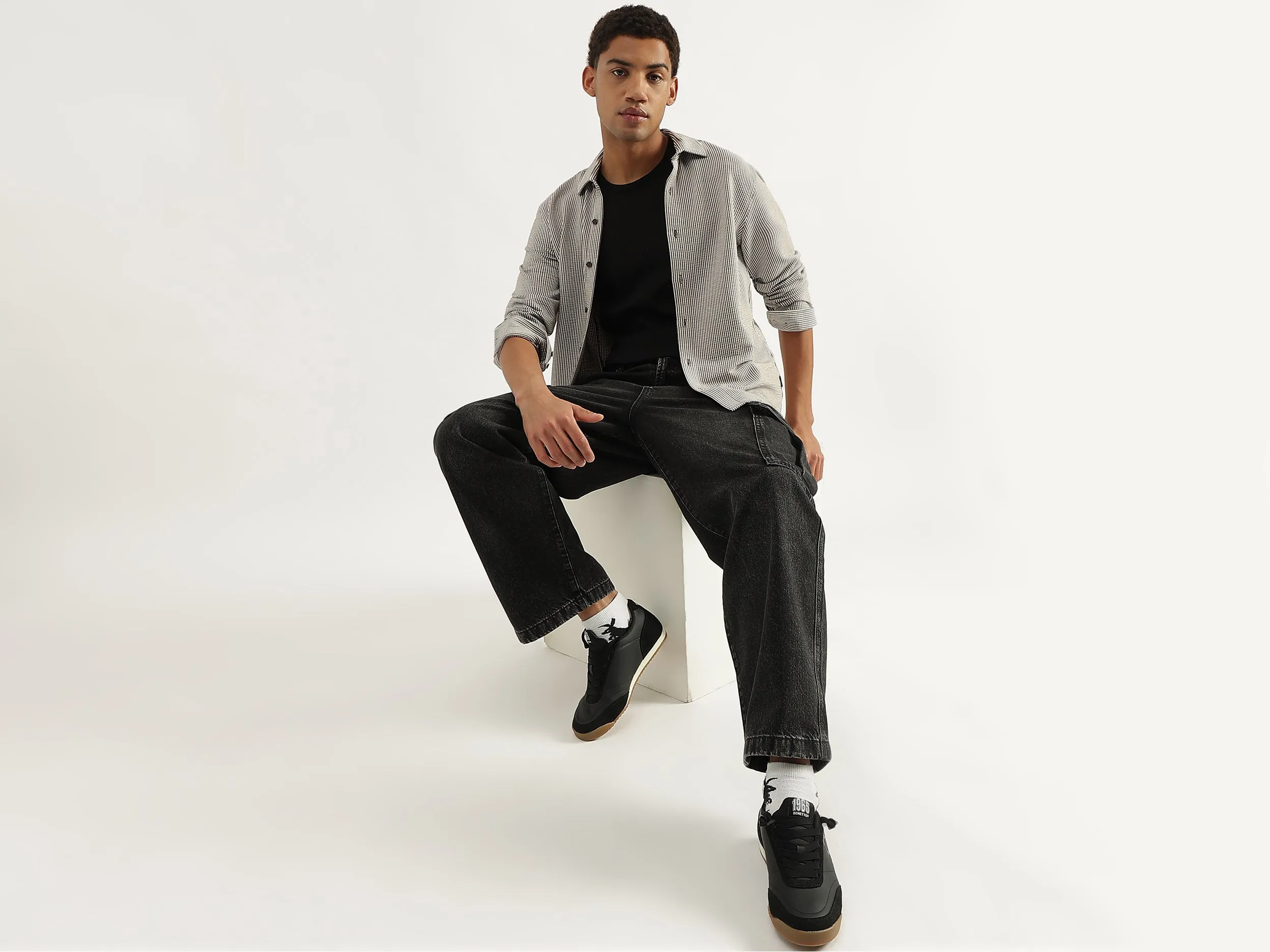 Slim Fit Spread Collar Seersucker Stripes Shirt