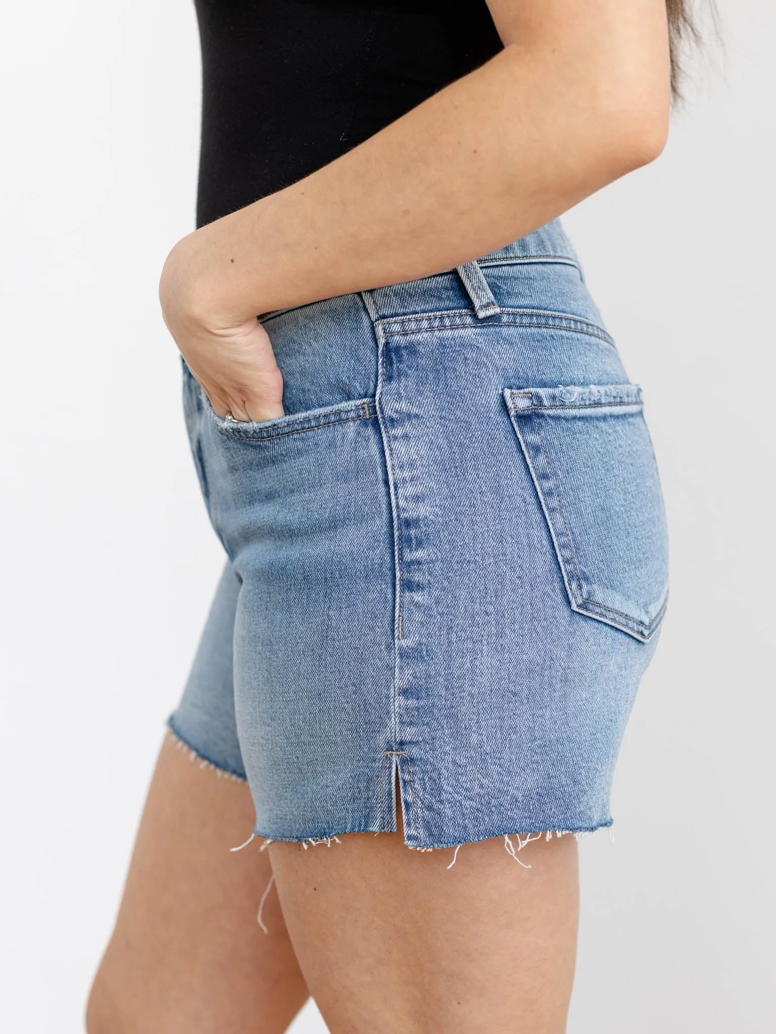 VERVET Inner Circle High Rise Raw Hem Short