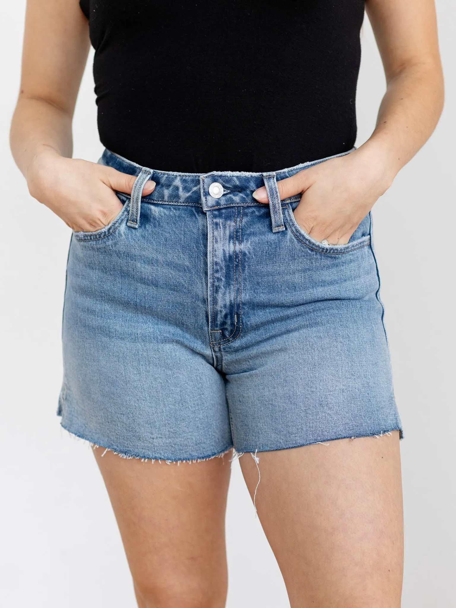 VERVET Inner Circle High Rise Raw Hem Short